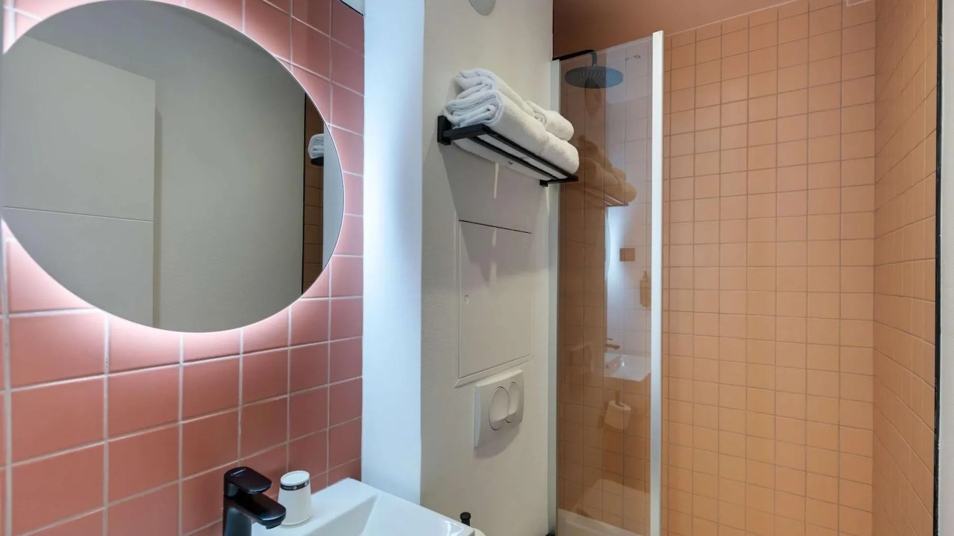 Hotel Ibis Styles Cadet Lafayette Parigi