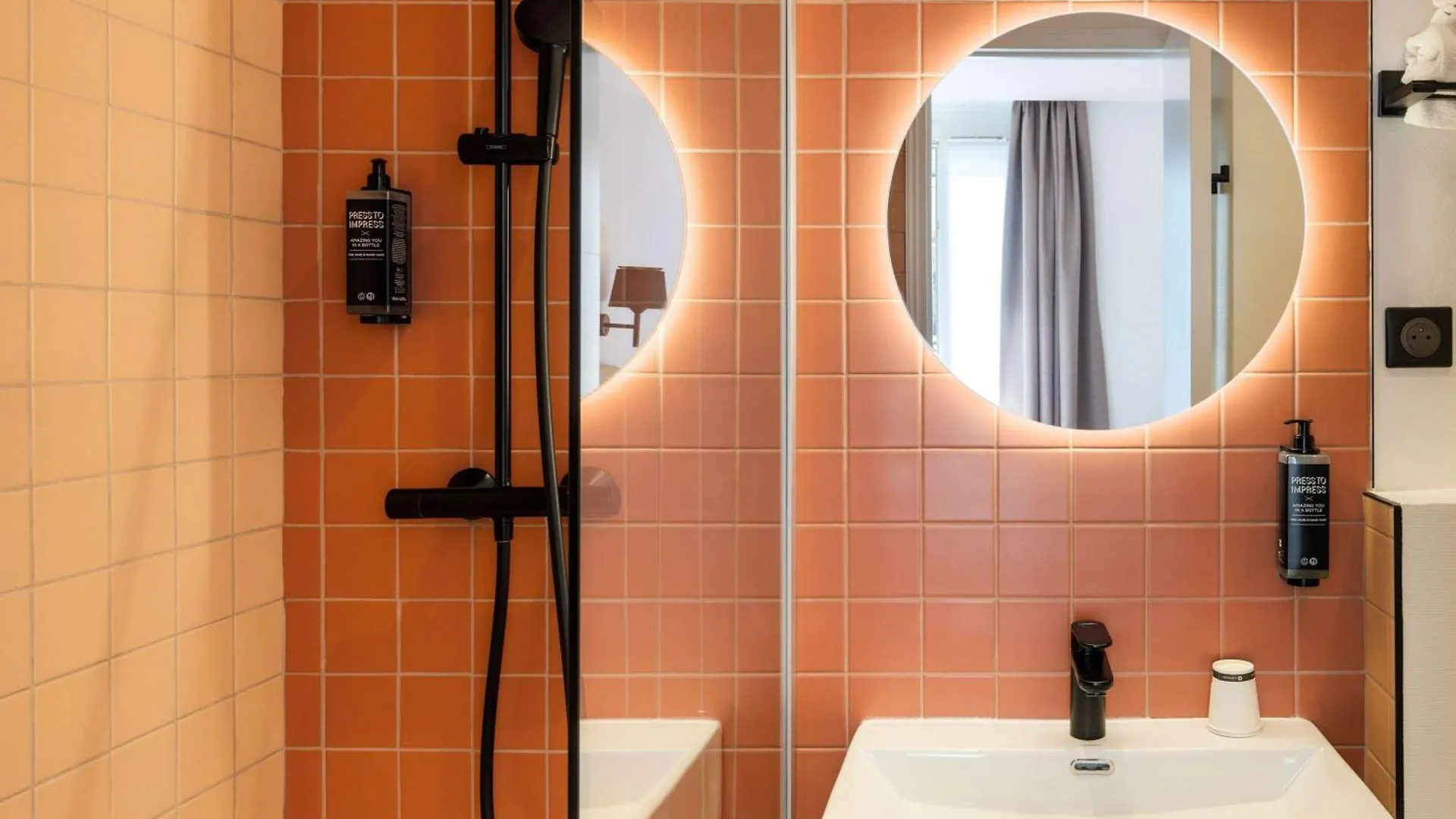 Hotel Ibis Styles Cadet Lafayette Paris